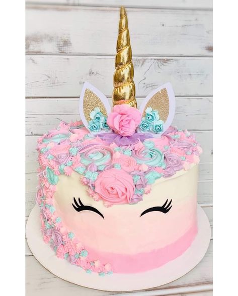 Unicorn Cake Design, Unicorn Birthday Party Cake, Baby Birthday Party Decorations, Birthday Unicorn, Baby Birthday Party, Unicorn Cake, Unicorn Birthday Parties, Birthday Party Cake, Unicorn Birthday