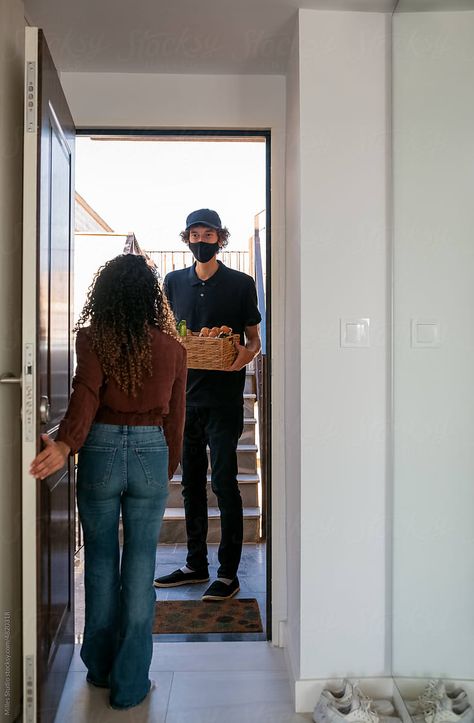 Man Opening Door, Kaos Oblong, Poses Drawing, Knock On The Door, Man Standing, Courier Service, Delivery Man, Art Project, The Door