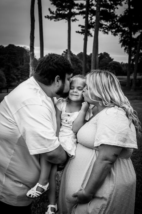 Plus size maternity photo shoot Family Photoshoot Plus Size, Maternity Photos Plus Size, Maternity Photography Plus Size, Plus Size Pregnancy Photoshoot, Plus Size Maternity Photography, Plus Size Maternity Photos, Fall Maternity Photos, Pregnancy Pics, Poses Family