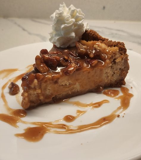 NEW ORLEANS BOURBON PRALINE CHEESECAKE – Chef Jamika Bourbon Cheesecake Recipes, Bourbon Cheesecake, Praline Cheesecake, Mini Lasagna, Nut Dessert, Fun Thanksgiving Desserts, Southern Recipes Soul Food, Homemade Cheesecake, Lasagna Rolls