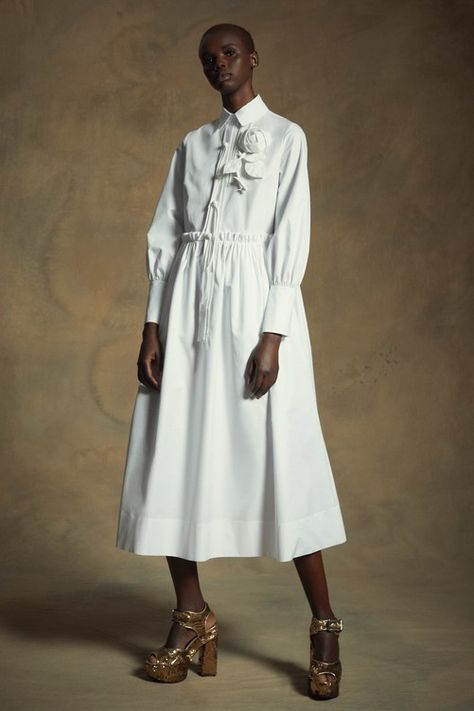 Dice Kayek, Classic White Dress, Resort 2020, Runway Looks, Fashion Show Collection, Fashion 2020, Vogue Paris, Cotton Dresses, Fashion Show