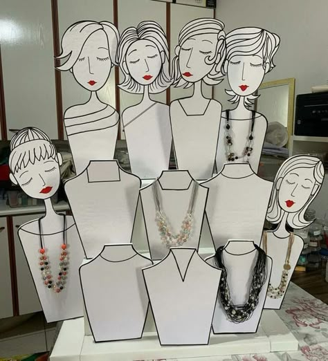 Jewelry Display Stands Diy, Necklace Stand Diy, Jewellery Stall Display Ideas, Necklace Packaging Ideas, Jewellery Display Ideas Shops, Mannequin Display Ideas, Jewellery Display Ideas, Stall Display, Craft Market Display