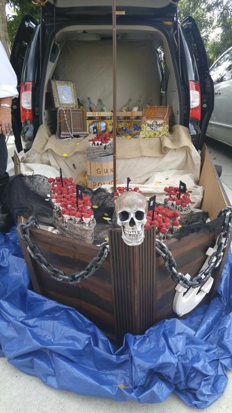 Pirate boat trunk or treat Pirate Trunk Or Treat, Pirate Halloween Decorations, Halloween Car Decorations, Trunker Treat Ideas, Diy Pirate, Church Halloween, Trunk Or Treat Ideas, Pirate Boats, Halloween Skeleton Decorations