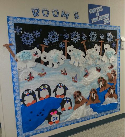 Winter board Bear Bulletin Board Ideas, Polar Animals Preschool, Winter Animals Preschool, January Preschool, Winter Board, Christmas Bulletin Boards, Preschool Boards, Birthday Bulletin Boards, Birthday Bulletin