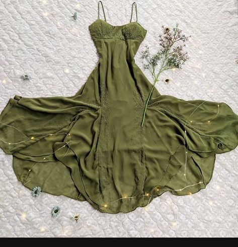 Green Evening Dress, Prom Dress Inspiration, Pretty Prom Dresses, Grad Dresses, Glam Dresses, Vintage Store, Dream Clothes, Formal Gowns, Fancy Dresses