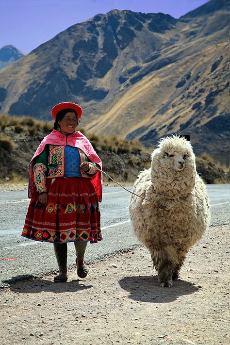 South American Culture, Peruvian Aesthetic, Kodak Aerochrome, Peruvian Clothing, Peruvian Fashion, Desert Project, Peruvian Culture, Peru Vacation, Peru Culture