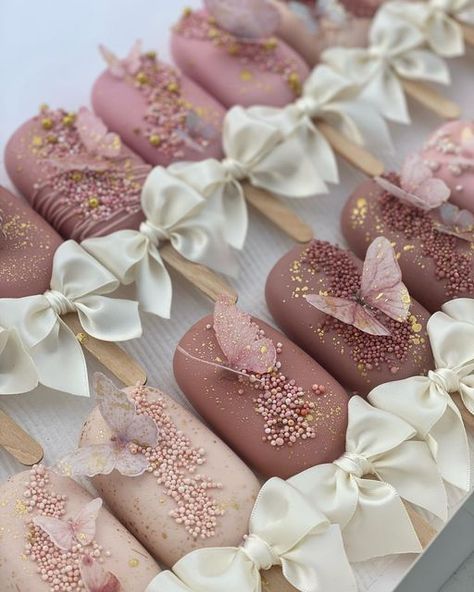 Boho Theme Desserts, Fairy Cakesicles, Boho Cake Pops, Cakesicles Ideas For Birthday, Cake Popsicles Ideas, Boho Cakesicles, Pop Cake, Pretty Desserts, Pink And White Cakesicles