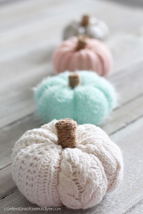 Fall Pumpkin Crafts, Fall Decor Diy Crafts, Sweater Pumpkins, Diy Sweater, Pretty Pumpkins, Easy Fall Crafts, How To Make Pumpkin, Fall Halloween Crafts, Fabric Pumpkins