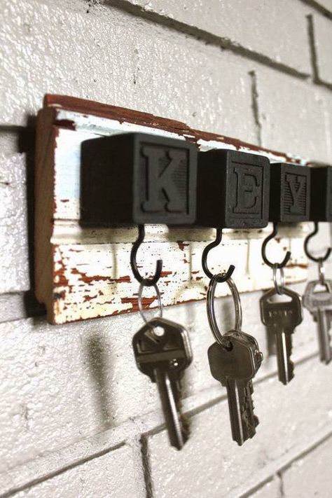 Key Holders, Key Rack, Crafty Craft, Diy Projects To Try, Key Holder, Repurpose, Home Projects, The Wall, Wood Crafts