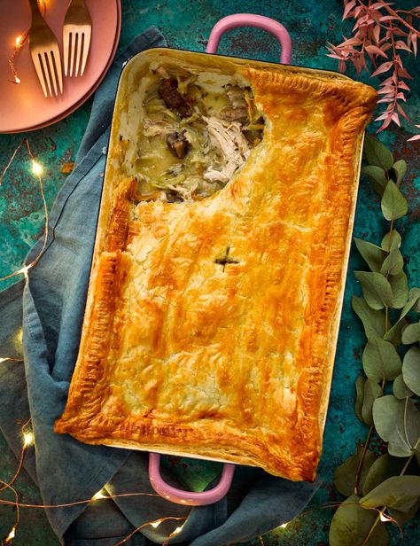 Use the remains of a roast chicken or turkey to create this creamy 1-hour pie, perfect on a chilly day Roast Chicken Pie, Turkey And Ham Pie, Christmas Leftovers Recipes, Chicken Pie Recipe, Roast Chicken Dinner, Savoury Pies, Roast Chicken Leftovers, Easy Roast Chicken, Leftover Chicken Recipes