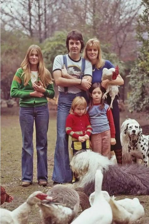 Happy Birthday Paul, Linda Eastman, Paul And Linda Mccartney, Beatles Love, Romantic Love Stories, Linda Mccartney, Sir Paul, Beatles John, Old English Sheepdog