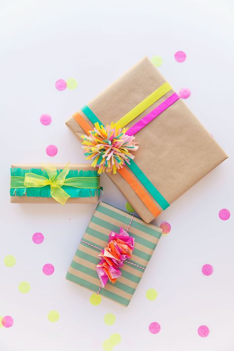 TISSUE Wrapped Presents, Creative Wrapping, Anniversaire Diy, Gift Wrapping Techniques, Gift Wrapping Inspiration, Gift Wrapping Ideas, Creative Diy Gifts, Unique Gift Wrapping, Birthday Gift Wrapping