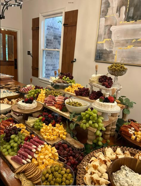 Wedding Dinner Ideas Food Buffet, Wedding Buffet Tables, Wedding Finger Food Ideas, Apetaizer Table Party Ideas, Disposable Charcuterie Board, Buffet Risers Food Displays, Grazing Table On A Budget, Appetizer Table Display, Wedding Buffet Table Decor