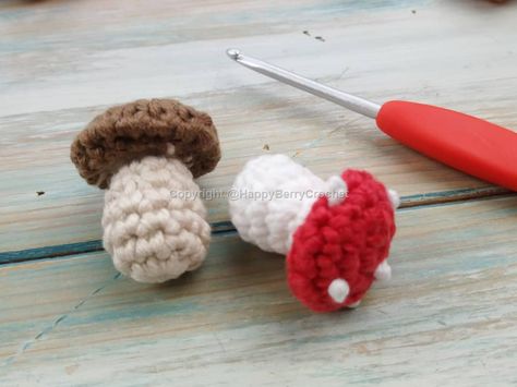 Crochet Apple, Light Worsted Weight Yarn, Knitting Videos Tutorials, Crochet Embellishments, Mini Mushroom, Fall Crochet Patterns, Crochet Fruit, Crochet Mushroom, Halloween Crochet Patterns