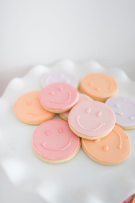 Smiley cookies that will have everyone smiling Diy Smiley Face Cookies, Smiley Cookies Decorated, Smiley Face Party Decoration, Pastel Smiley Face Birthday Party, Smiley Birthday Cake, Smiley Birthday Theme, Happy Face Cake, Smiley Face 1st Birthday, Smiley Face Cookies