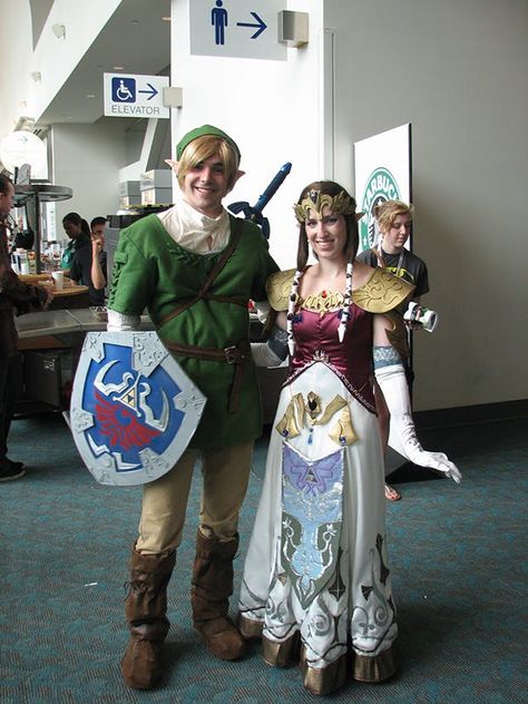 Crazy Halloween Costumes, Zelda Costume, Inspired Costumes, Great Costume Ideas, Video Game Costumes, Halloween Costume Ideas For Couples, Link Cosplay, Legend Of Zelda Costume, Costume Ideas For Couples