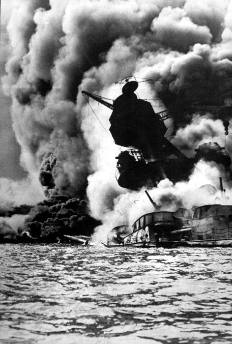 World War II, Pearl Harbor, Hawaii, the destruction of the USS Arizona, December 7, 1941, official U.S. Navy photograph December 7 1941, Pearl Harbor Hawaii, Remember Pearl Harbor, Uss Arizona, Pearl Harbor Attack, Historia Universal, History Nerd, U S Navy, Pearl Harbor