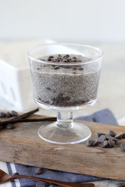 This Chocolate Chip Chia Pudding from the Whole Smiths is the perfect treat for everyone. It's paleo friendly, gluten-free, vegan and vegetarian. Paleo Dessert Recipes Easy, Chia Seed Coconut Milk, Low Sugar Treats, Best Paleo Recipes, Kid Recipes, Paleo Dishes, Paleo Recipes Dessert, Paleo Chocolate, Chia Seed Pudding