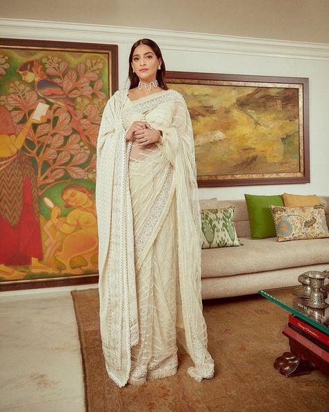 Saree_Blouse • Instagram Sonam Kapoor Indian Outfits, Gold Cartier Watch, Elegant Royal Dresses, White Net Saree, Sonam Kapoor Saree, Shloka Mehta, Partywear Outfits, Sonam Kapoor Fashion, Off White Saree