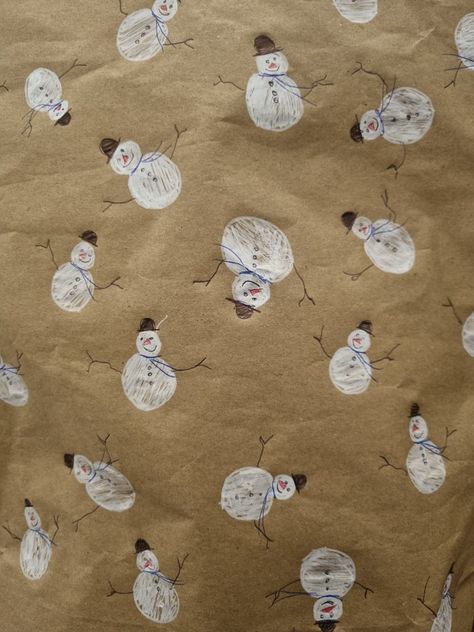 Christmas Wrapping Diy Brown Paper, Hand Drawn Gift Wrap, Hand Printed Wrapping Paper Christmas, Snowman Wrapping Paper, Potato Print Wrapping Paper, Painting Wrapping Paper, Hand Drawn Christmas Wrapping Paper, Christmas Wrapping Drawing, Sustainable Wrapping Ideas