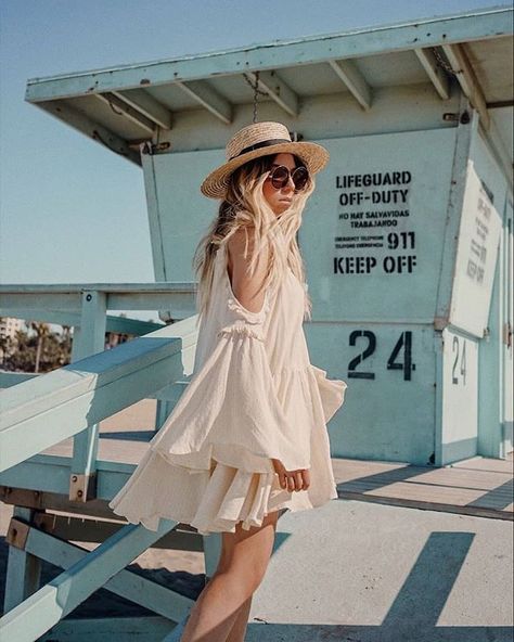 California crush @whitneybearr wearing @spell_byronbay Florence Mini Dress. Spell Dresses, Fashion Boho, Suede Mules, Style Crush, Modern Bohemian, Vintage Girls, Boho Outfits, Bohemian Style, Florence