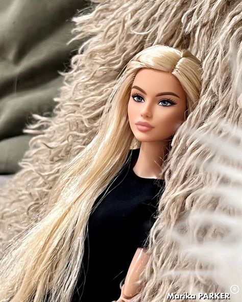 Nice Sunday Dear Friends ❤️ #barbielooks #barbie #dollstories #dollphotography #barbiephotography #barbiestyle #barbielover Barbie Portrait Photography, Pretty Barbies Dolls Pictures, Barbie Doll Photography, Barbie Doll Family Photos, Barbiafrika Rare Photo, Doll Photography, Barbie Fashion, Beautiful Dolls, Barbie Dolls