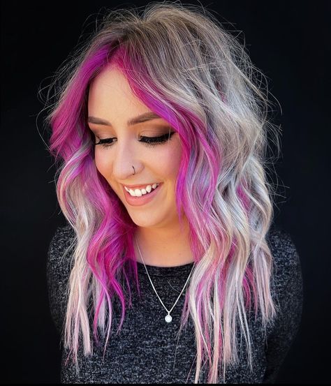 Pink Hair Streaks, Competition Hair, Pink Blonde Hair, Vivid Hair Color, Creative Hair Color, Hippie Hair, Boring Hair, Cut Her Hair, Peinados Fáciles Para Cabello Corto