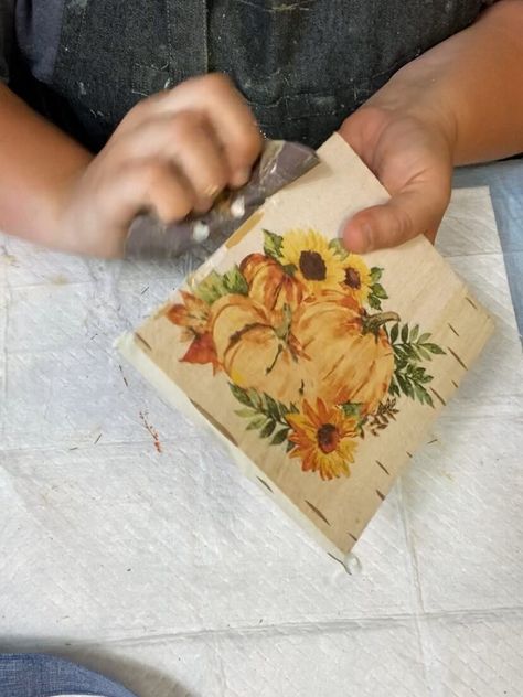 Easy Primitive Crafts, Wood Pumpkins Diy, Mod Podge On Wood, Scrap Wood Project, Fall Napkins, Rustic Napkins, Fall Pumpkin Crafts, Fall Decor Diy Crafts, Decoupage Wood