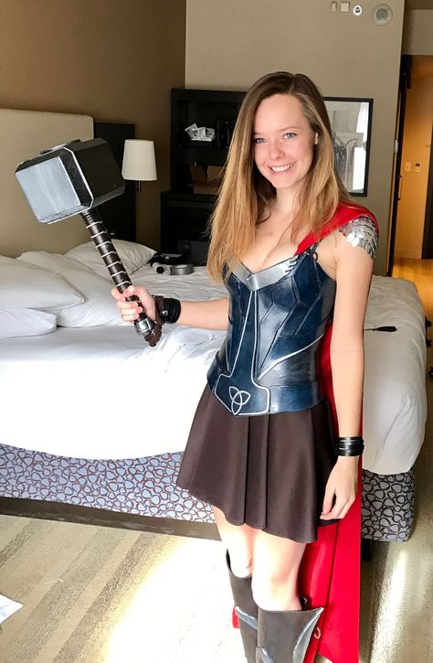 Thor Halloween Costume, Thor Outfit, Gender Bend Cosplay, Marvel Halloween Costumes, Thor Costume, Thor Cosplay, Comic Con Costumes, Marvel Costumes, Marvel Cosplay