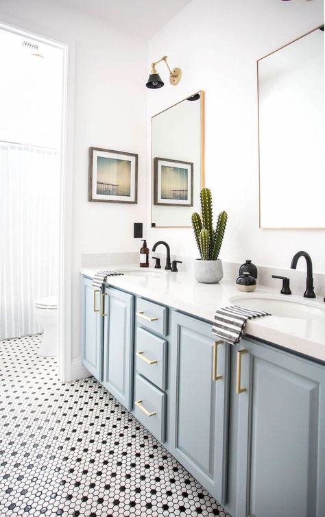 Midcentury Modern Bathroom, Blue Bathrooms Designs, Bright Home, Bad Inspiration, Bright Homes, Bathroom Pictures, Blue Bathroom, Stylish Bathroom, Bathroom Renos