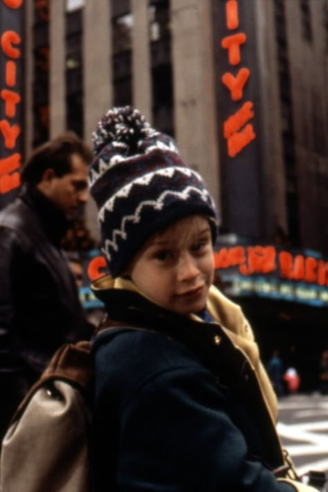 Home Alone 1990, Kevin Mccallister, Home Alone Movie, Macaulay Culkin, Nyc Christmas, The Odyssey, Christmas Feeling, Christmas Movie, Christmas Vibes