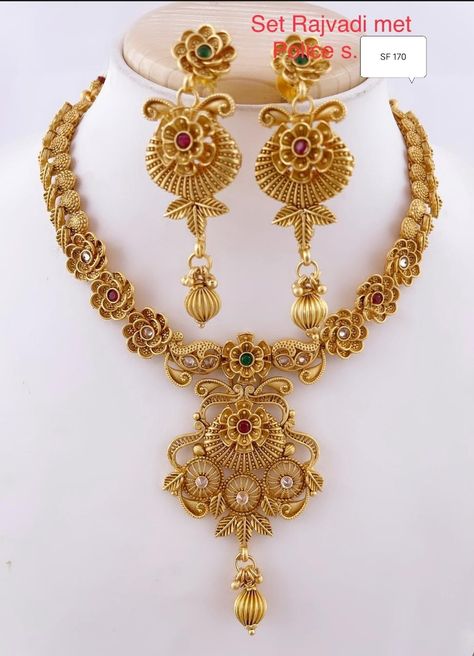 Golden Set Jewellery Design, Set Jewellery Design, Pandent Design, Simple Necklace Designs, Indian Wedding Jewelry Sets, Bridal Necklace Designs, Bridal Jewellery Design, Gold Bridal Jewellery Sets, Antique Bridal Jewelry