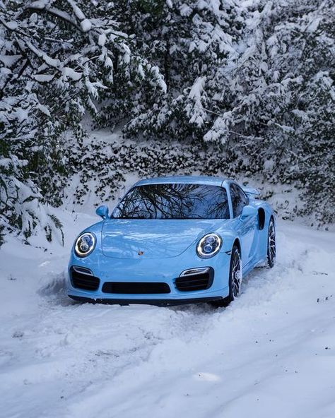 Porsche Garage, Blue Cars, Winter Shoot, Ios Ideas, Winter Car, Baby Blue Aesthetic, Porsche Classic, Lux Cars, Wallpaper Collage