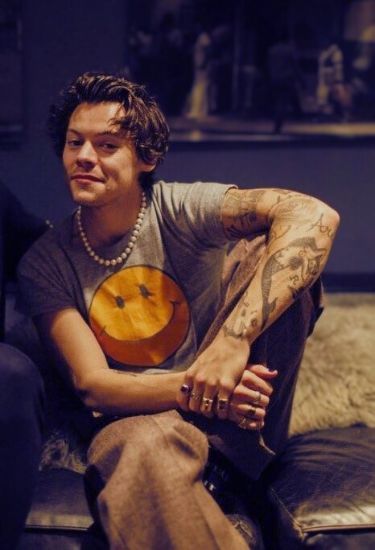 harry styles fine line smiling Anne Cox, Harry Styles Aesthetic, Haikou, Harry Styles Cute, Harry Styles Wallpaper, Harry Styles Pictures, Harry Styles Photos, Mr Style, The Perfect Guy