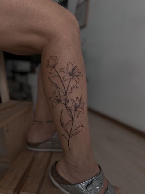 #tattoo #flowertattoo #lily #fineline #legtattoo #tattoosforwomen #tattoodesign Lily Fineline Tattoo, Fineline Leg Tattoo, Lily Leg Tattoo, Lily Flower Tattoo, Tattoo Perna, Lillies Tattoo, Tattoo On Leg, Lily Flower Tattoos, Birthday Tattoo