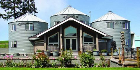 A growing number of people are calling these steel grain bins 'home.' Silo Homes, Bin House, Grain Bin House, Grain Bins, Silo House, Grain Silo, Working Farm, Grain Storage, Tiny Cabins