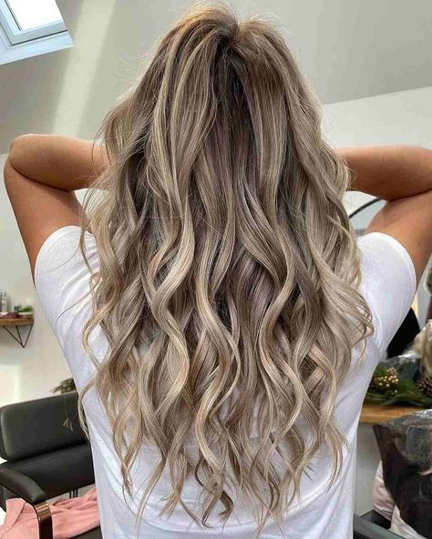 The%20Reverse%20Balayage:%2023%20Inspiring%20Styles%20and%20Everything%20You%20Need%20To%20Know Blonde To Brown Balayage Reverse, Blonde To Brown Balayage, Reversed Balayage, Base Hair Color, Balayage Hair Ideas, Reverse Balayage, Red Blonde, Brown Balayage, Color Your Hair