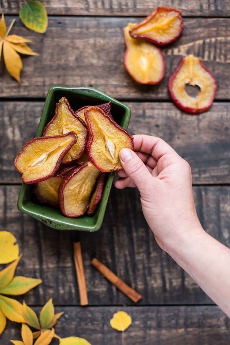 Vanilla Chai Spice Dried Pears Fruit Leather Recipe, Dried Pears, Fruit Chip, Veggie Snacks, Veggie Chips, Fruit Packaging, Fruits Photos, Dehydrated Fruit, Vanilla Chai