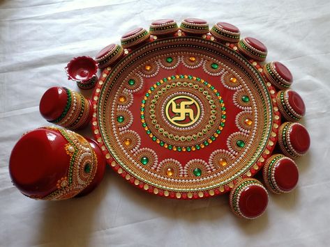 Tali Decoration Ideas, Wedding Thali Decoration, Rukhvat Ideas, Janmastami Decorations, Pooja Thali Decoration Ideas, Matka Decoration, Wedding Thali, Aarti Decoration, Shadi Decoration