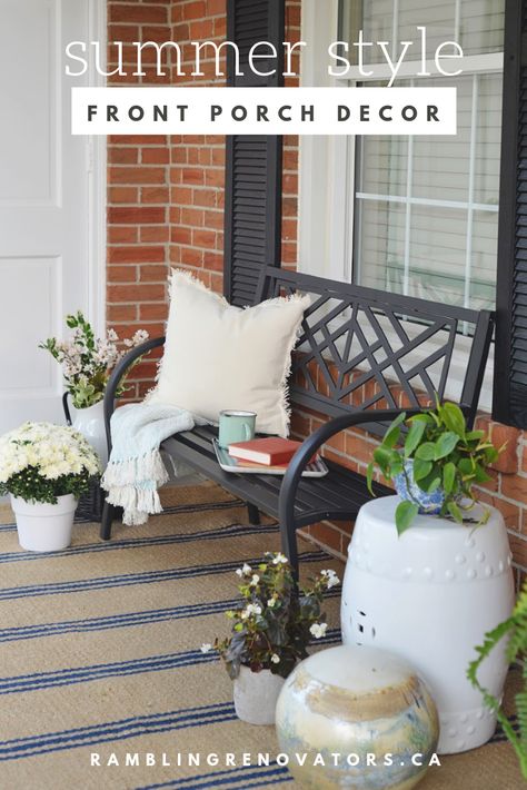 Front porch decorating ideas, summer decor, how to increase your curb appeal, easy exterior changes Front Porch Bench, Front Porch Decorating Ideas, Veranda Design, Porch Bench, Porch Decorating Ideas, Summer Front Porches, Front Porch Design, Porch Makeover, Porch Furniture