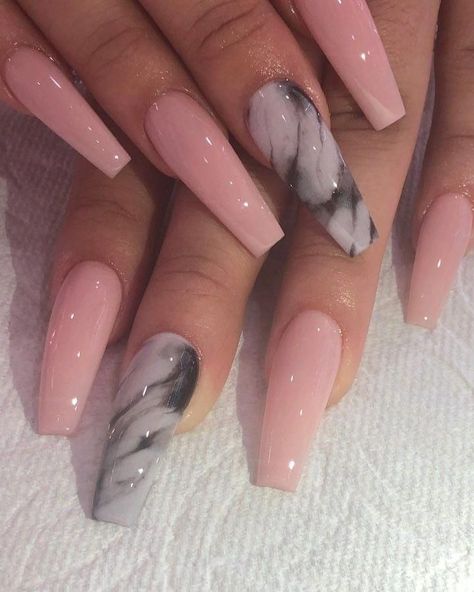 Gray Marble Nails, Pink And Gray Nails, Acrylic Nails Kylie Jenner, Nail Design Glitter, Her Nails, Gray Marble, Gray Nails, Coffin Nails Long, Nails 2020