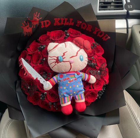 hello kitty ramo flowers chuck spooky halloween flowers roses Hello Kitty Ramo, Ramo Flowers, Chucky Hello Kitty, Forever Flower Bouquets, Ribbon Rose Bouquets, Roses Bouquet Gift, Surprise Birthday Decorations, Ribbon Flowers Bouquet, Hello Kitty Gifts