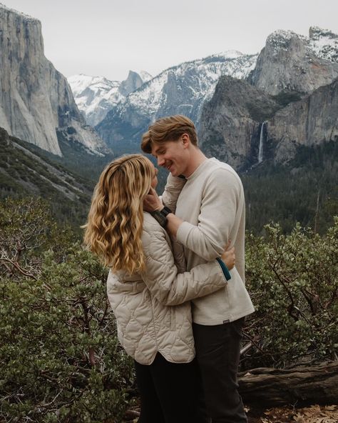 I had the chance to go to Yosemite for the weekend with my sweet hubbs & I just could not miss the chance to get some photos of us in such a beautiful location! So enjoy a few frames of me & my love taken by me + my tripod & edited by me of course 🫶🏼🏞️🤩 • • #yosemitenationalpark #yosemite #yosemiteelopementphotographer #yosemitewedding #yosemitephotographer #socalweddingphotographer #socalengagement #socalwedding #socalproposal #socalcouplesphotographer #orangecountyweddings #orangecountywedd... Yosemite Engagement Shoot, Engagement Photos Yosemite, Yosemite Couples Shoot, Yosemite Family Photos, Yosemite Couple Photos, Hiking Picture Ideas, Yosemite Winter, Military Couples Photos, Hiking Couple