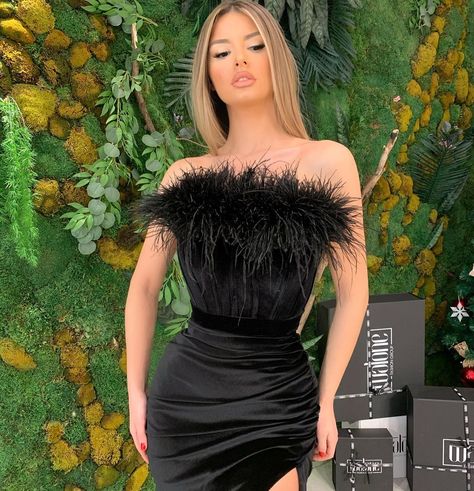 WALONE FASHION GROUP | WFG on Instagram: “The classic black dresses with feather details - perfect for any occasion 🖤✨ . WFG ✨ . . Www.walonefashion.com . . #hautecouture…” Black Feather Dress Short, Prom Dresses With Feathers, Black Dress With Feathers, Feather Dress Short, Dresses With Feathers, Black Feather Dress, Cocktail Dress Classy, Classic Black Dress, Instagram Wallpaper