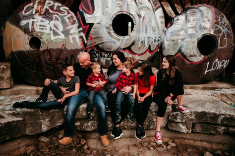 Big family photography Big Family Photography, Family Shoot, Family Family, Graffiti Wall, Family Photo Sessions, Big Family, Fun Family, Family Photoshoot, Graffiti Art