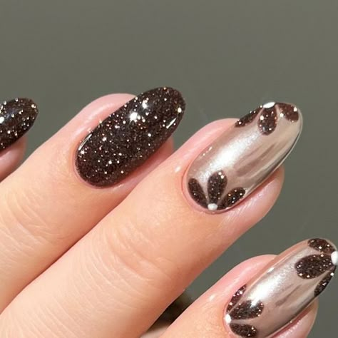 Aistė Haas on Instagram: "🌰✨🍂🦃 For those who are not ready for holiday nails or looking for thanksgiving inspo, I got you ! *all products are linked on my amzn in the bio _____ (*aff) #brownnails #glitternails #autumnnails #fallnails #nailartdesign #elegantnails #instanails #nailfashion #almondnails #chromenails" Brown Cat Eye Nails, Nail Art Brown, November Nails, Kiss Nails, Crazy Nails, Thanksgiving Nails, Cat Eye Nails, Pedicure Nail Art, Brown Nails