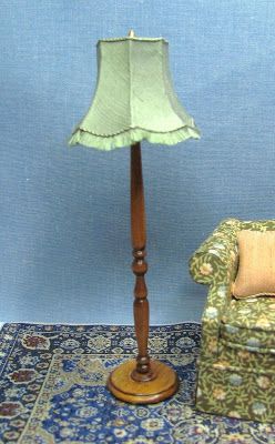 Dollhouse Miniature Furniture - Tutorials | 1 inch minis: Floor Lamp for Joy Miniature Lamps, Lighting Tutorial, Cardboard Dollhouse, Dollhouse Lighting, Miniatures Diy, Paper Accessories, Dollhouse Diy, Dollhouse Tutorials, Dollhouse Miniature Tutorials