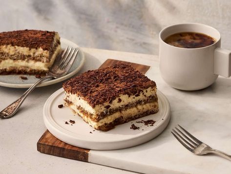 This fancy Italian dessert is easy to learn to make at home, and we found a way to make this tiramisu recipe just a bit more Southern. Cook Desserts, 70s Food, Easy Tiramisu, Mascarpone Recipes, Easy Tiramisu Recipe, Pasta Alla Carbonara, Cold Deserts, Pasta Alla Norma, Italian Recipes Dessert