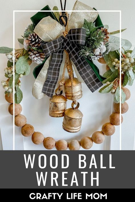 Wooden Ball Wreath Ideas, Wooden Ball Wreath Diy, Boho Bead Wreath, Bead Wreaths Diy Christmas, Bead Wreath Ideas Christmas, Wood Bead Wreath Christmas, Christmas Bead Wreaths, Wood Ball Wreath, Wooden Bead Wreath Christmas