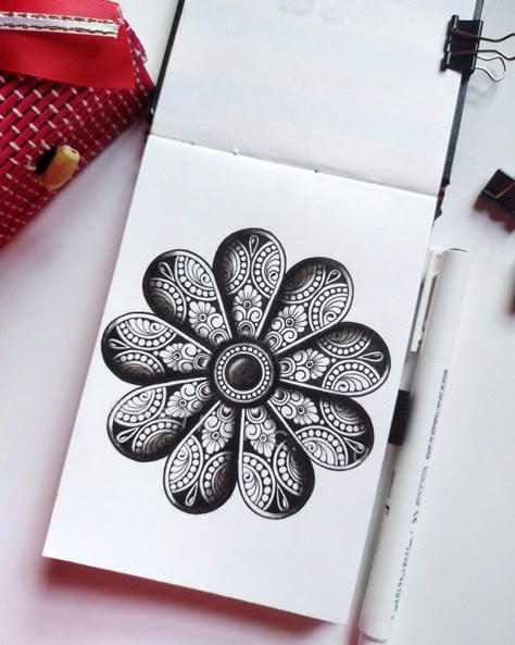 Love Zentangle, Drawing Inspo Sketch, Mandala For Beginners, Inspo Sketch, Draw Mandala, Mandala Arts, Mandala Sketch, Artwork Tattoo, Mandala Art Therapy